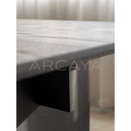 Dio Guili Dining Table - scene