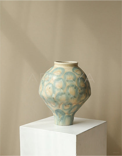 Jingdezhen Vintage Wabi Sabi Vase Designer - scene