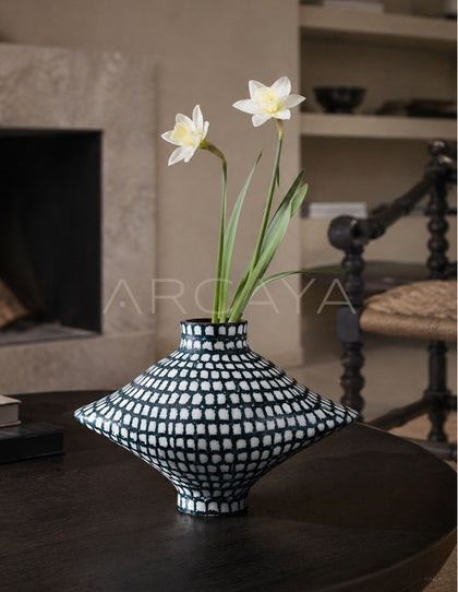 Dadan Hand Painted Plaid Vase - scene