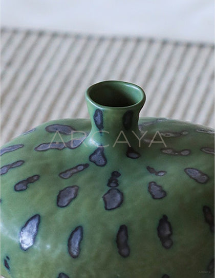 Dadan Hand Painted Ceramic Vase Bedroom - scene