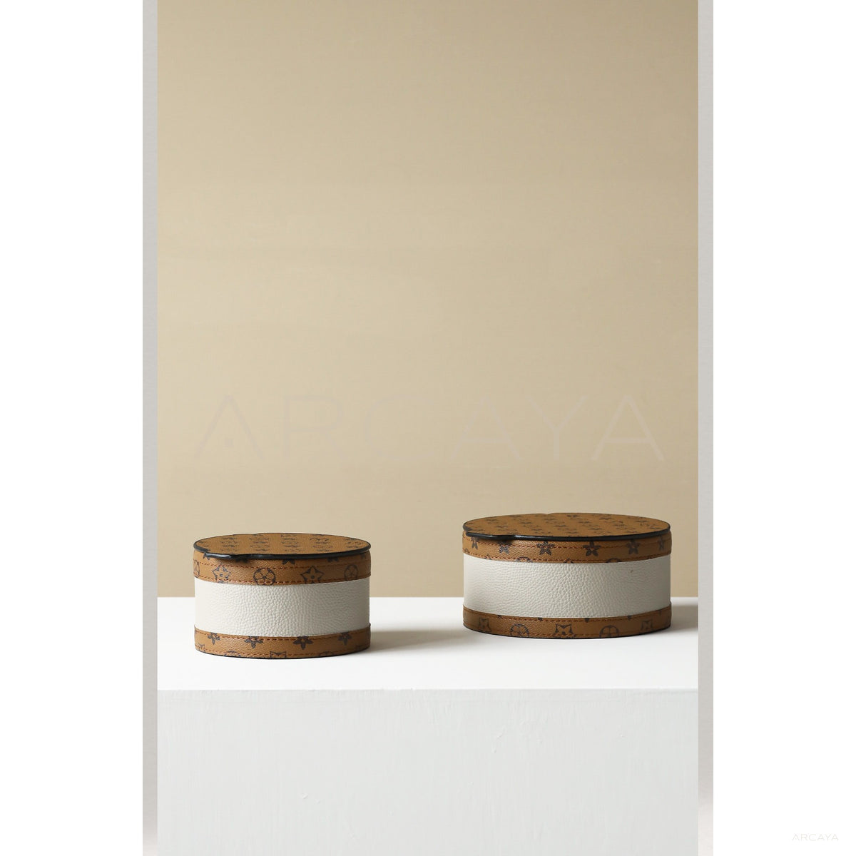 Vintage Two Tone Leather Round Storage Box in detail