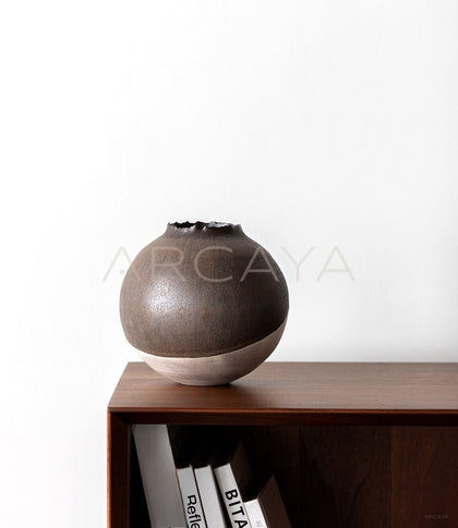 Dadan Silver Glaze Ceramic Vase Entryway - scene