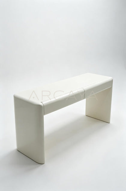 Lacquered Writing Desk - scene