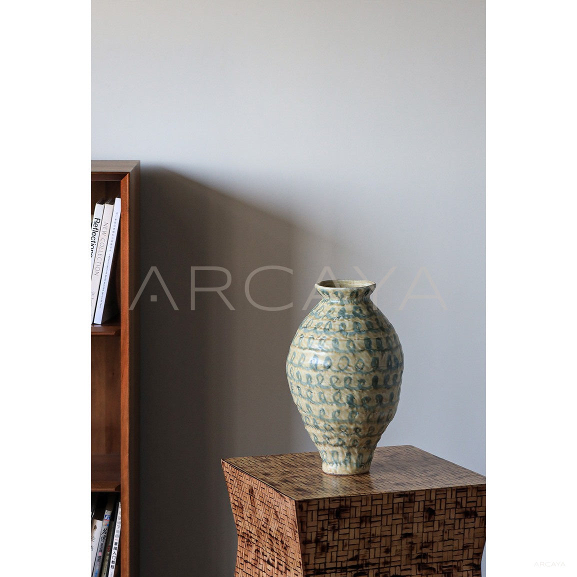 New Chinese Jingdezhen Art Vase in detail