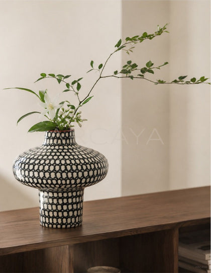Dadan Plaid Ceramic Vase Dining - scene