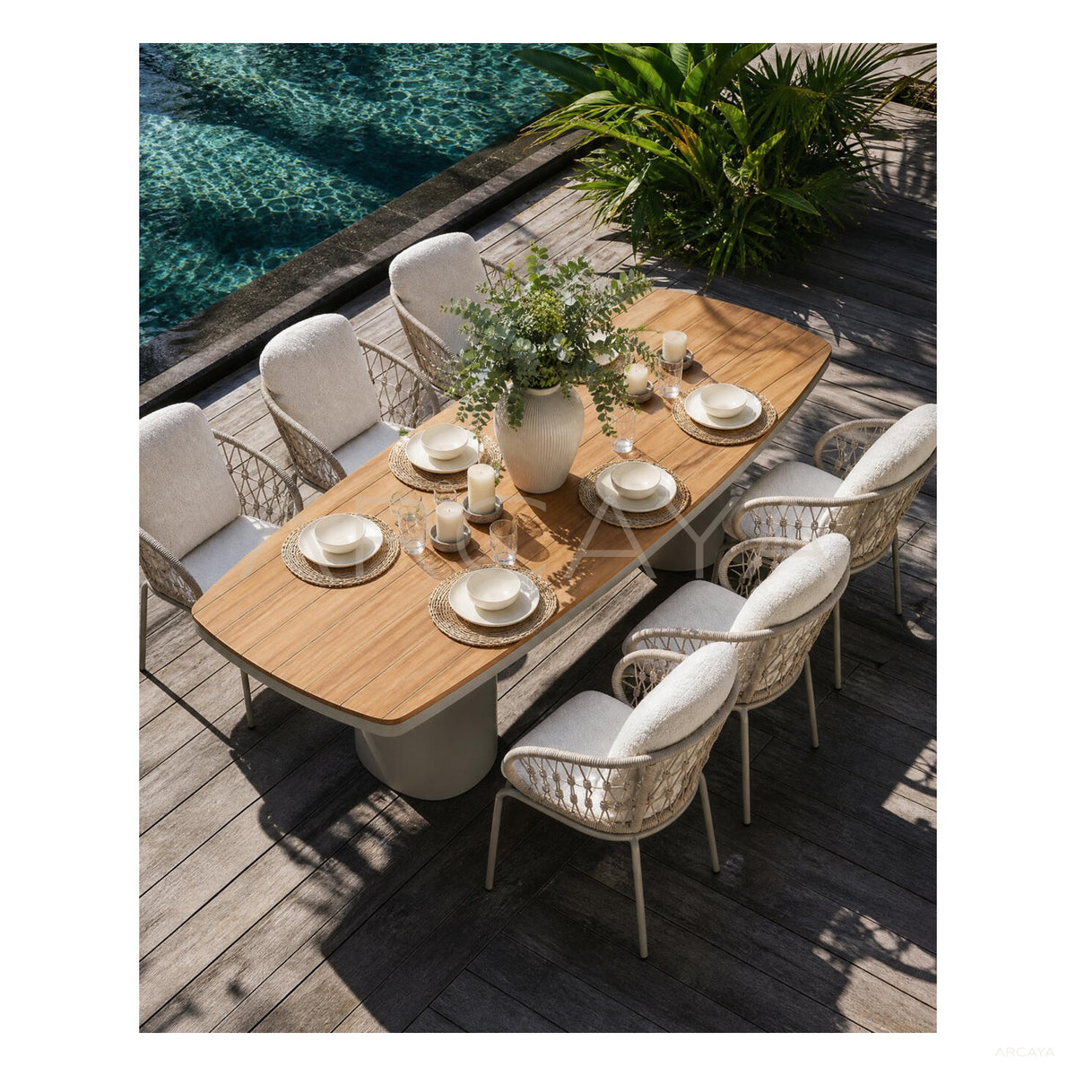 Outdoor Dining Table Durable in detail