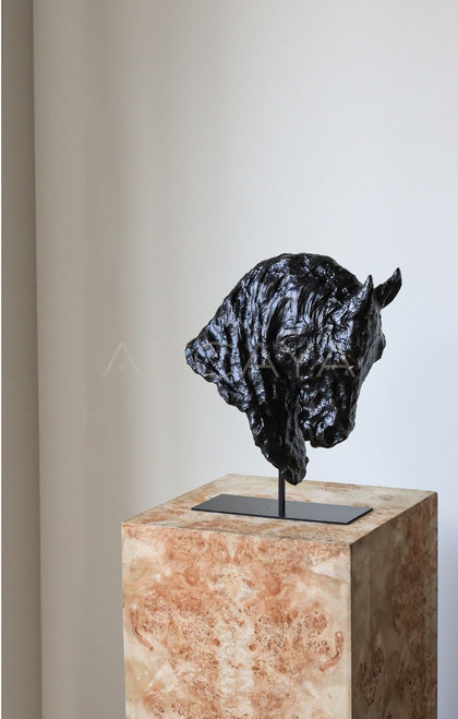 Entryway Horse Ornament Hotel - scene