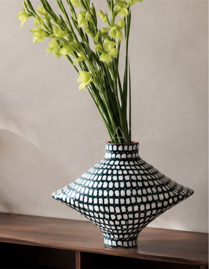 Dadan Hand Painted Geometric Vase Dining - scene
