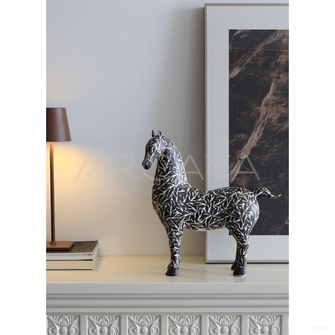 Horse Ornament Desktop in detail