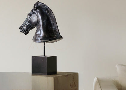 Vintage Horse Ornament Hotel - scene