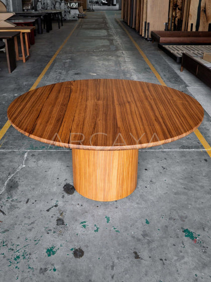 Teak Round Table - scene