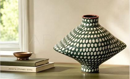 Dadan Hand Painted Checkered Vase Bedroom - scene