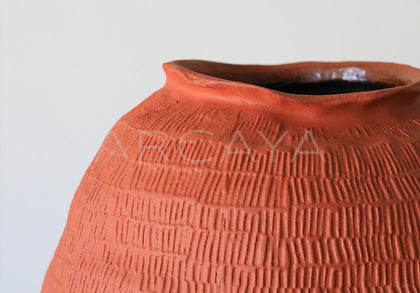 Red Ceramic Wedding Vase - scene