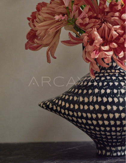 Dadan Geometric Diamond Ceramic Vase - scene