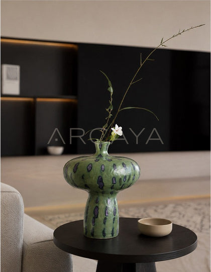 Dadan Vintage Art Ceramic Vase - scene