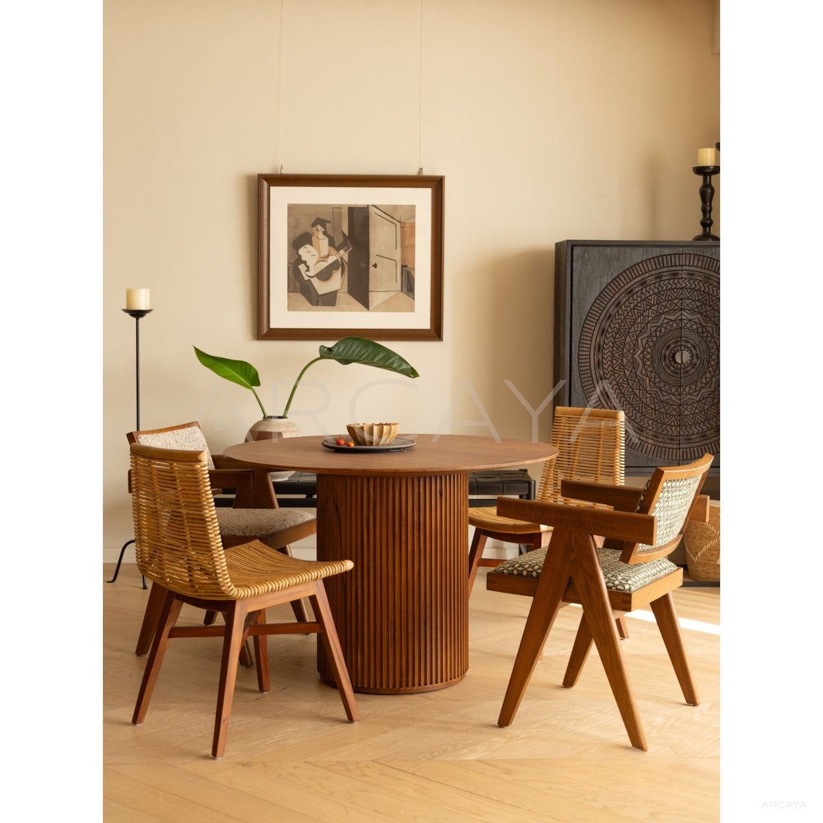 Solid Sturdy Dining Table in detail