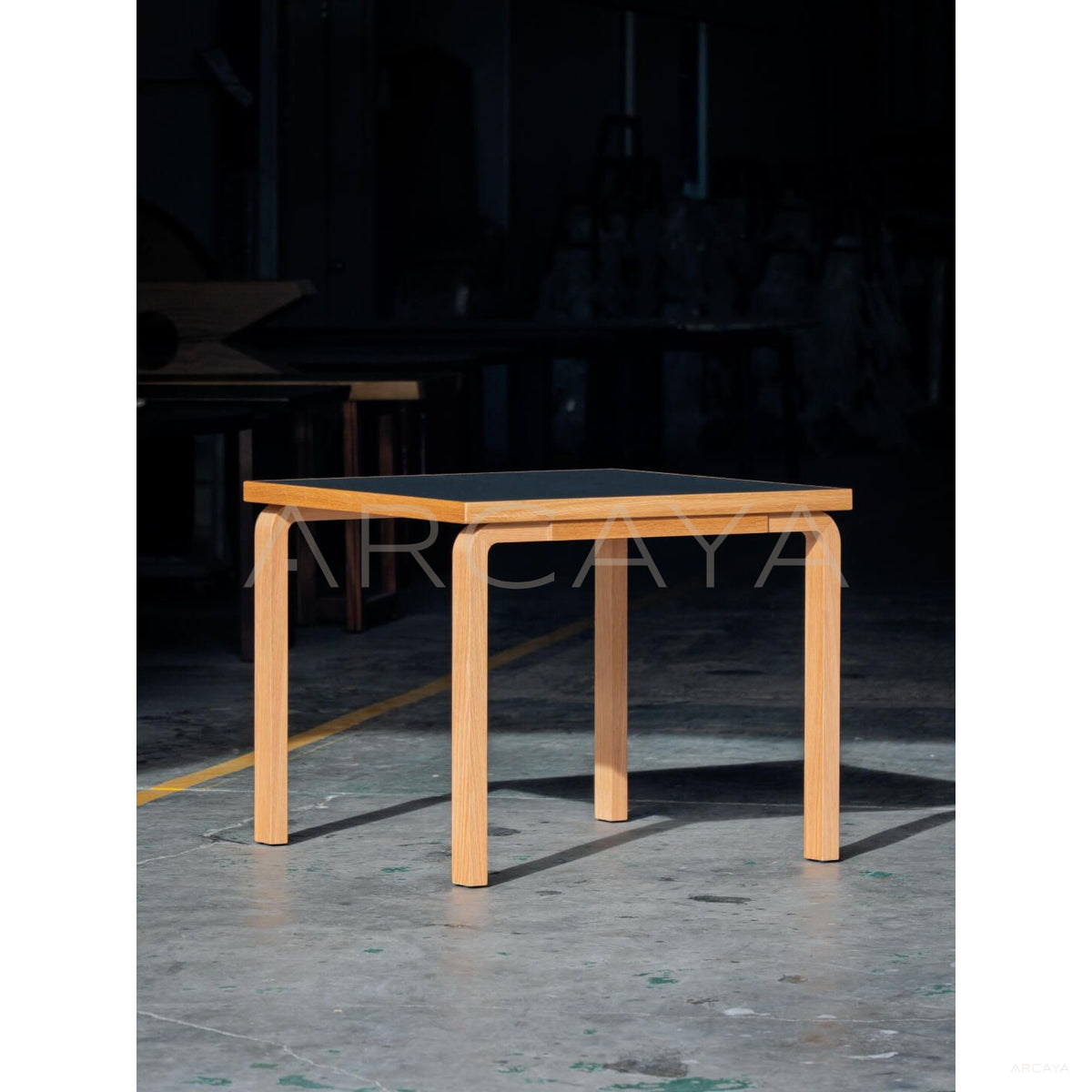 Square Dining Table 2 in detail