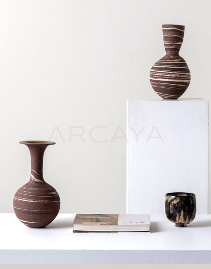 Dadan Marbled Stoneware Vase - scene