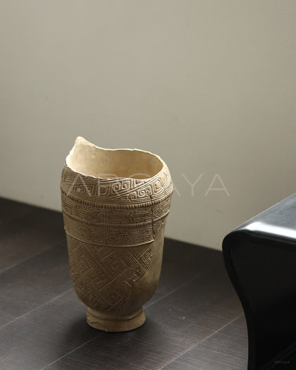 Western Zhou Bronze Style Vase Ornament - scene