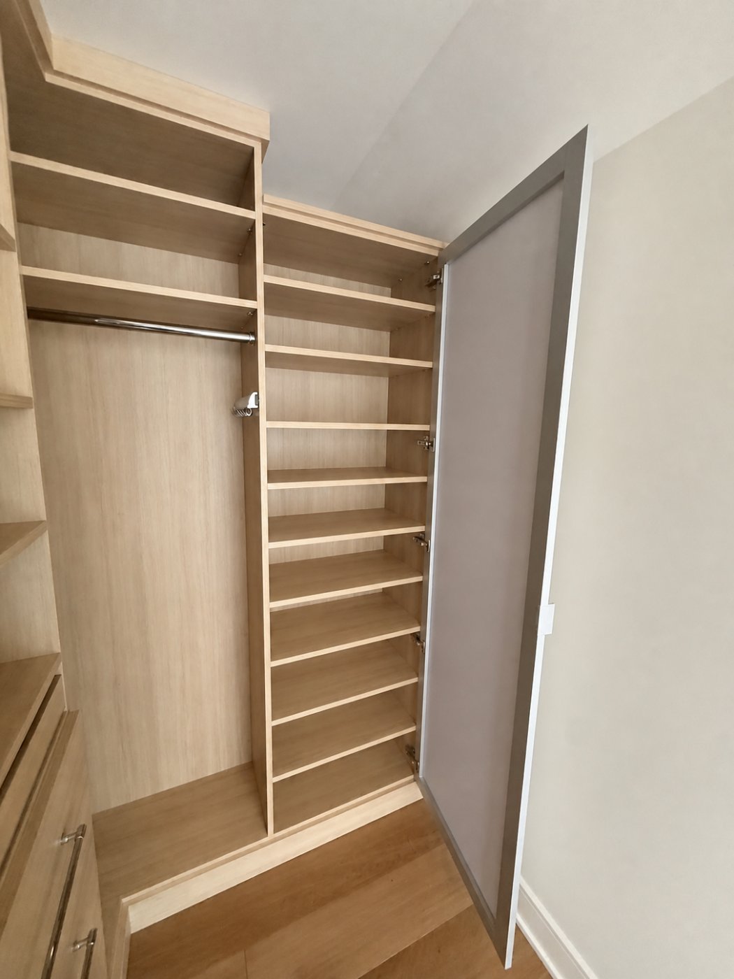 Custom closet installation 10