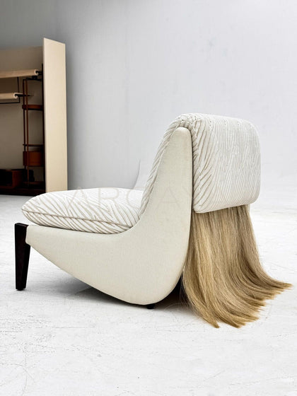 Ponytail Chair - scene