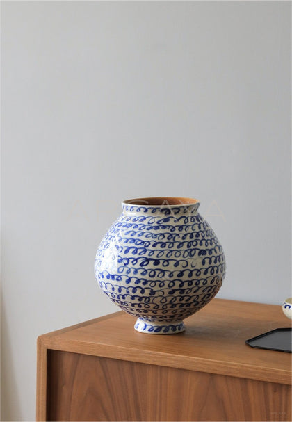 Dadan Jingdezhen Vintage Art Vase - scene