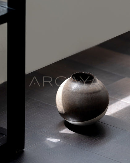 Dadan Silver Glaze Ceramic Vase Entryway - scene