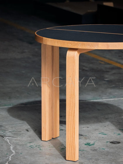 Poetic Round Dining Table - detail