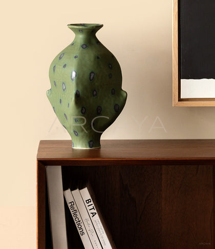 Dadan Irregular Ceramic Vase - scene