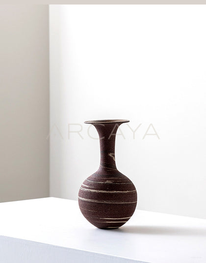 Dadan Marbled Stoneware Vase - scene