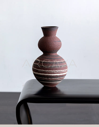 Dadan Wabi Sabi Twisted Pattern Vase - scene