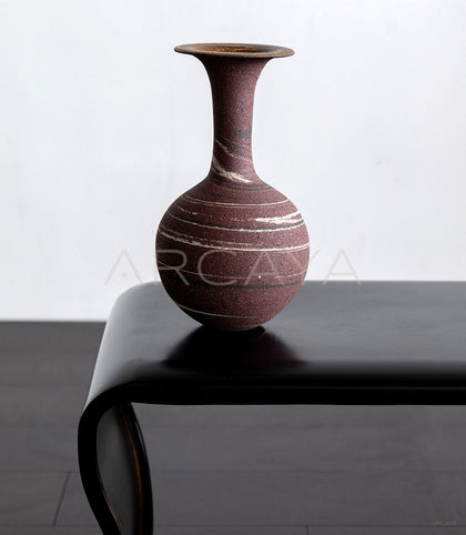 Dadan Marbled Stoneware Vase - scene