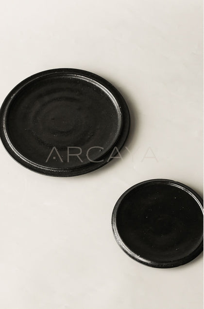 Amu Collab Black Swirl Stoneware Salad Plate - scene