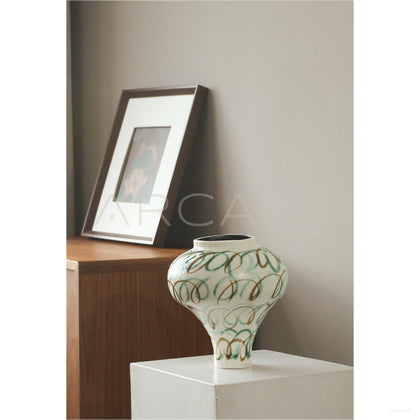 Dadan Jingdezhen Handmade Vase - scene
