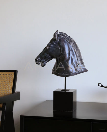 Vintage Horse Ornament Hotel - scene