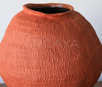 Red Ceramic Wedding Vase - scene