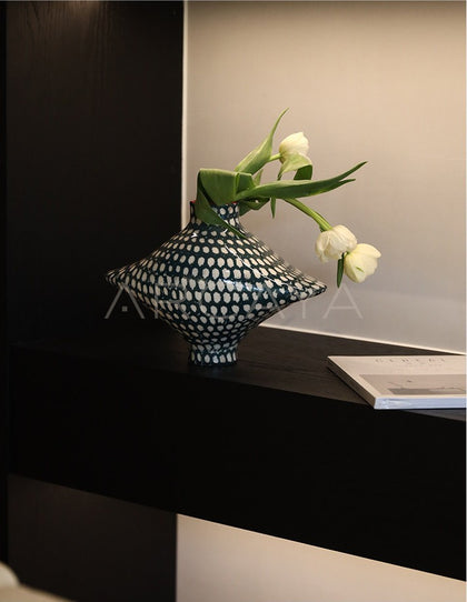 Dadan Geometric Diamond Ceramic Vase - scene