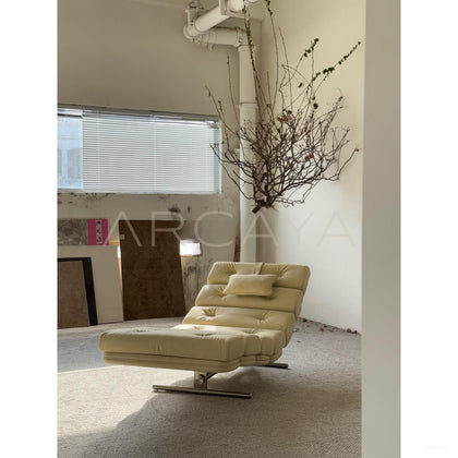 Relaxed Utopia Chaise Lounge - scene