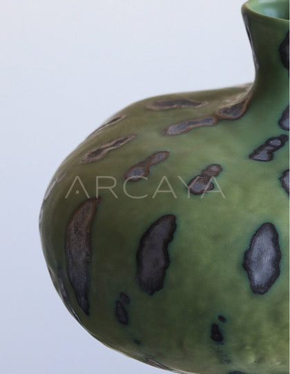 Dadan Hand Painted Ceramic Vase Bedroom - scene
