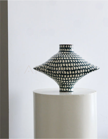 Dadan Jingdezhen Designer Art Vessel - scene
