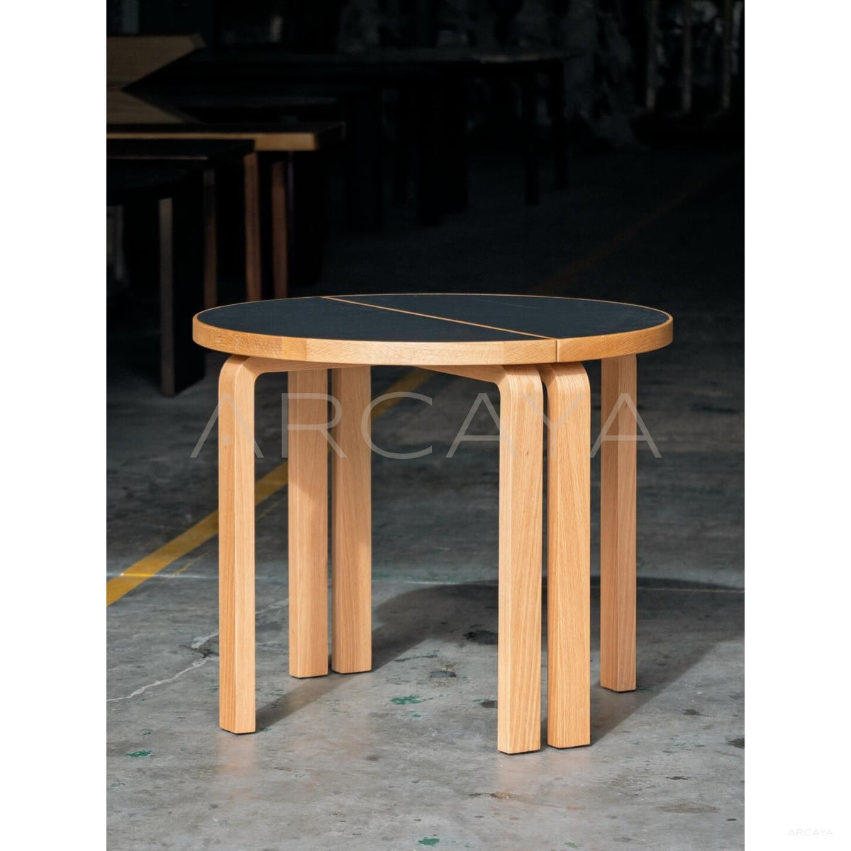 Poetic Round Dining Table in detail