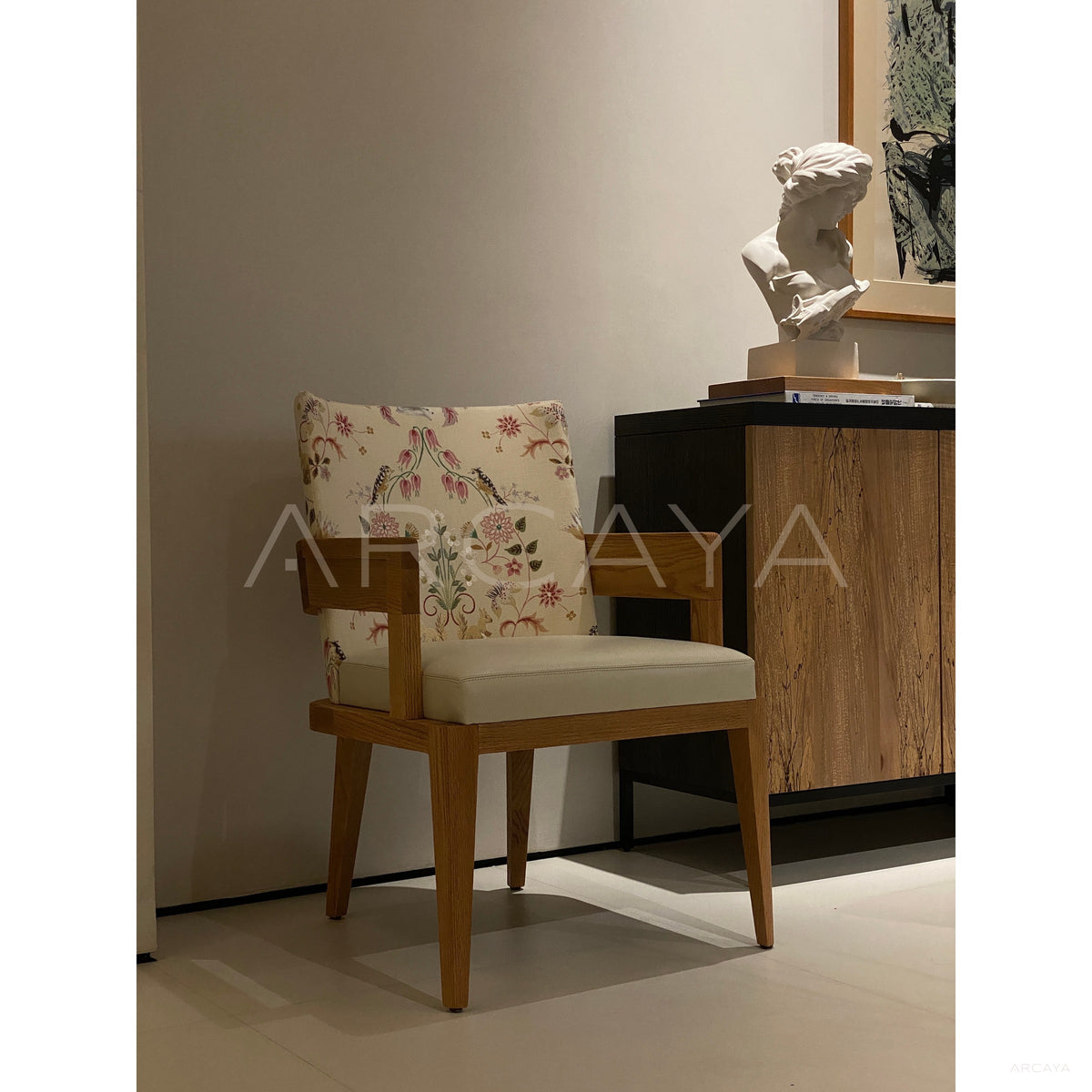 Robins Armchair in detail