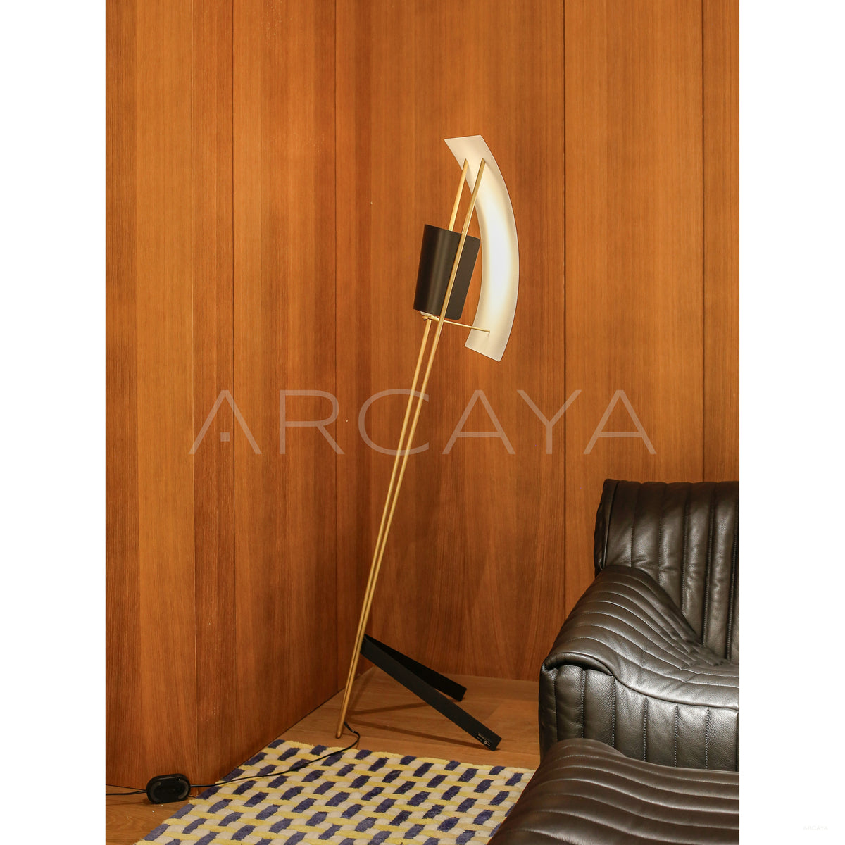 Kite Sculptural Floor Lamp in detail