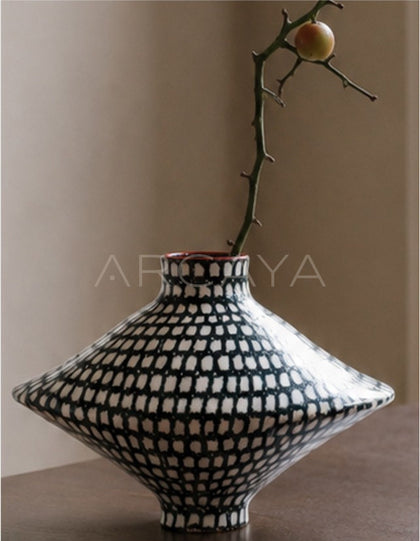 Dadan Hand Painted Checkered Vase Bedroom - scene