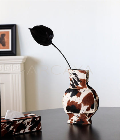 Horsehair Hide Ceramic Vase - scene