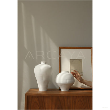 White Vintage Jar Hydroponic Vase - scene