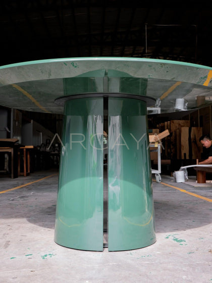 Solid Color Lacquered Round Dining Table - detail