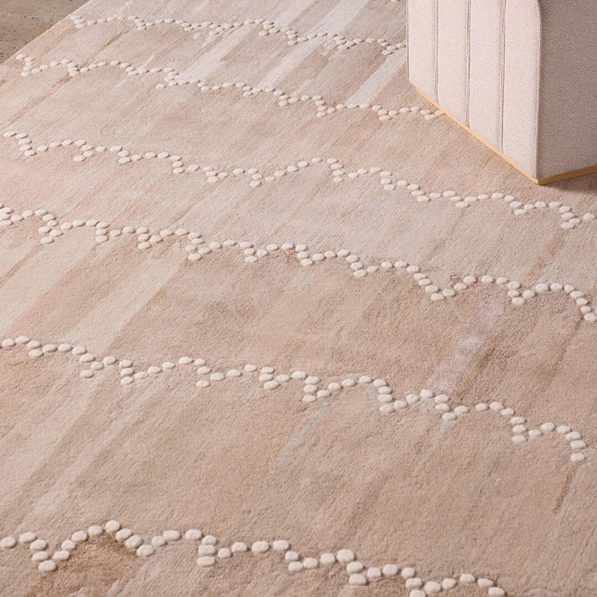 Light Khaki Wave Pattern Rug in detail
