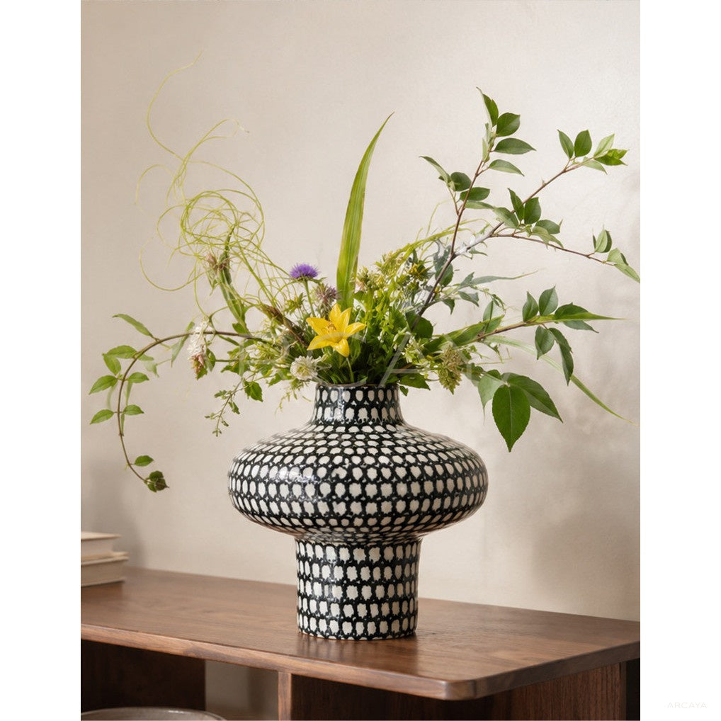 Plaid Ceramic Vase Dining in detail
