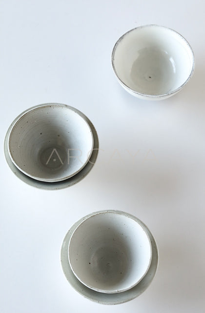 Sunxun Collab White Swirl Stoneware Conical Bowl - scene